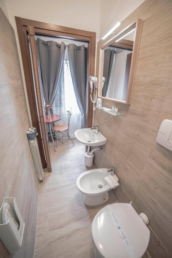 Galleria Frascati Rooms And Apartment Luaran gambar