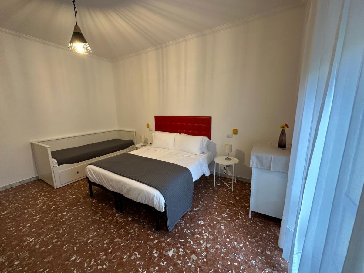 Galleria Frascati Rooms And Apartment Luaran gambar