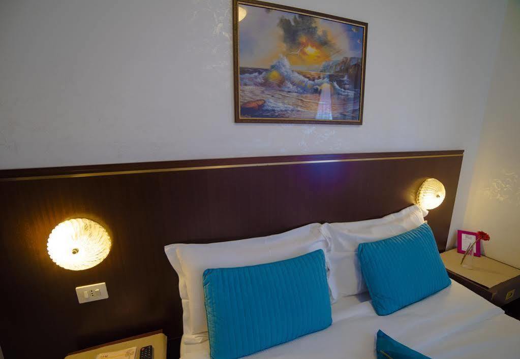 Galleria Frascati Rooms And Apartment Luaran gambar
