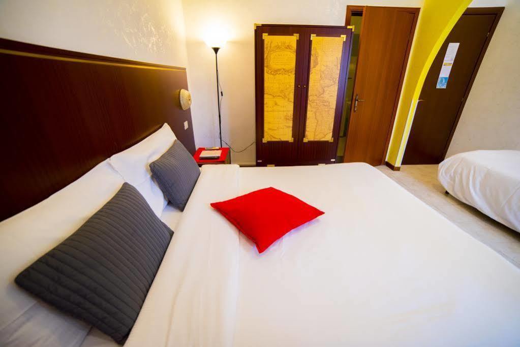 Galleria Frascati Rooms And Apartment Luaran gambar
