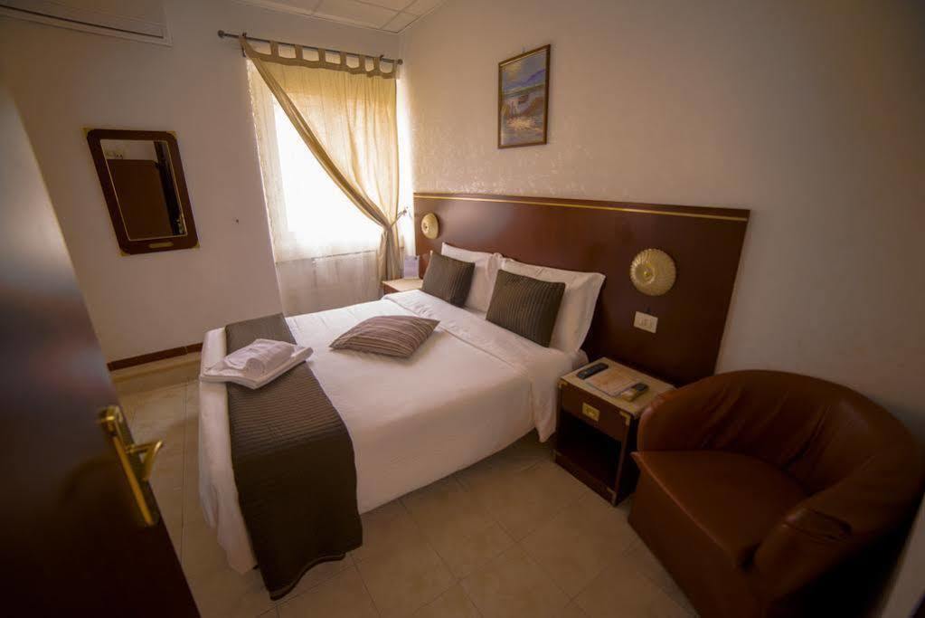 Galleria Frascati Rooms And Apartment Luaran gambar